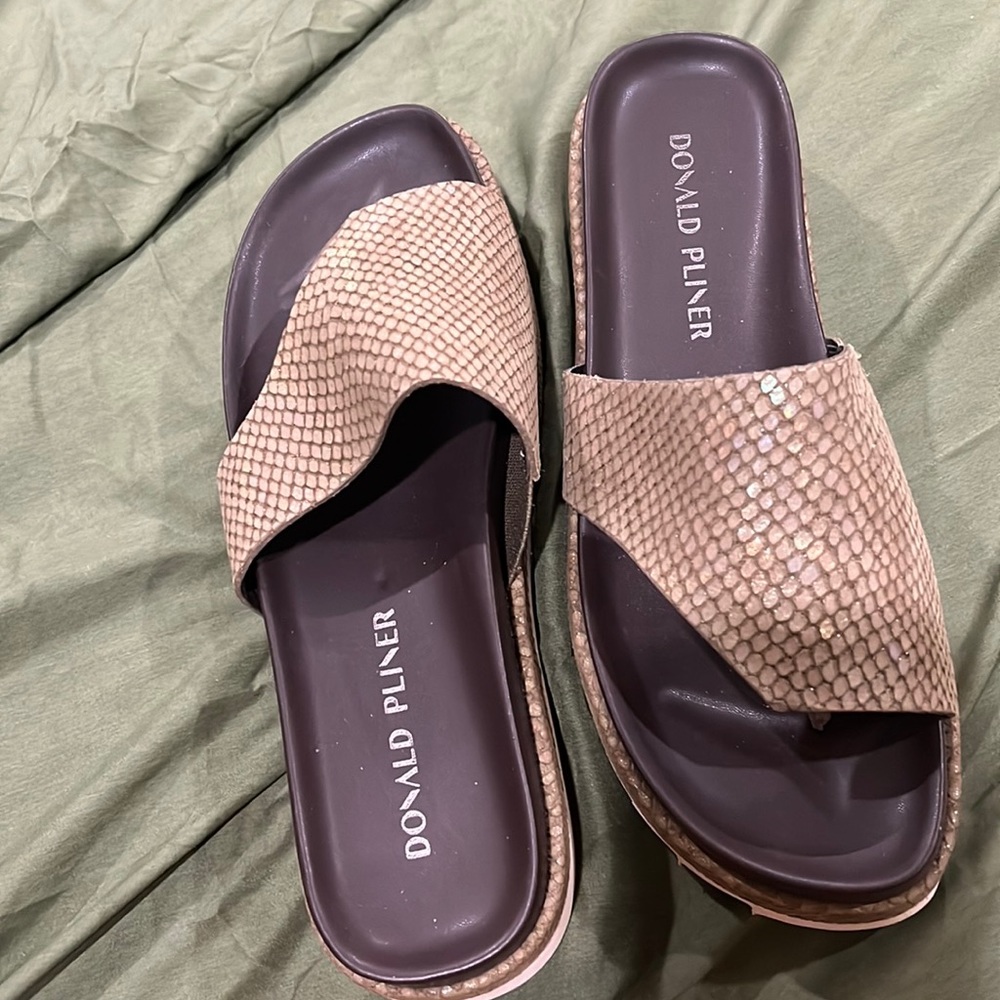 Donald Pliner brand new size 71/2